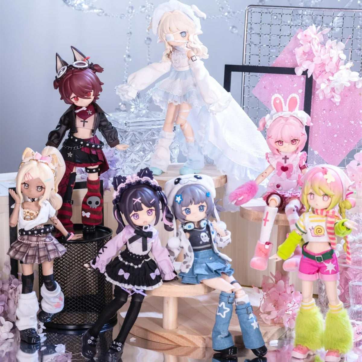 CALEMBO electronic pet outfit adds mix-and-match styling for creative doll displays.