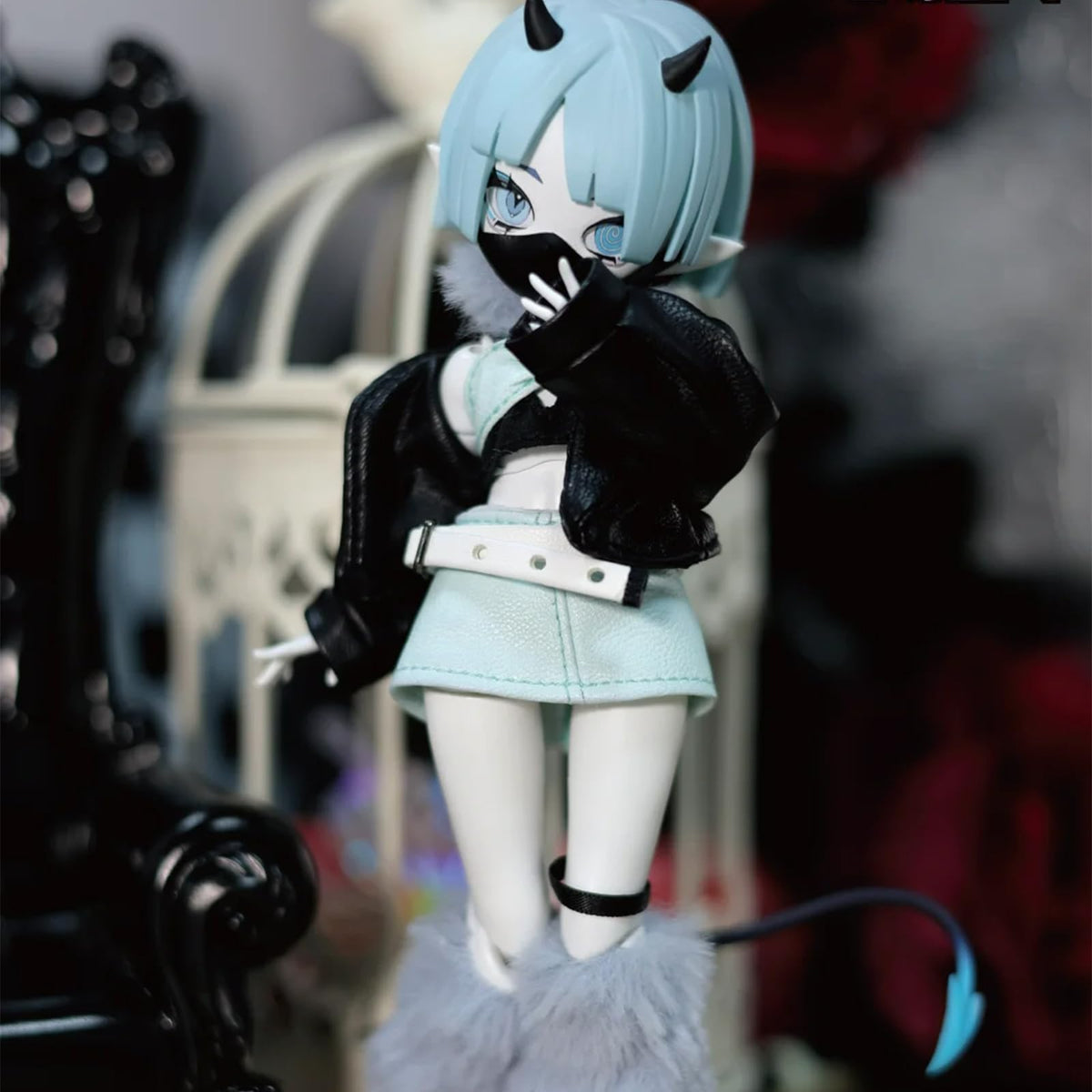 CALEMBOU doll's multiple joints enable lifelike poses for photography.