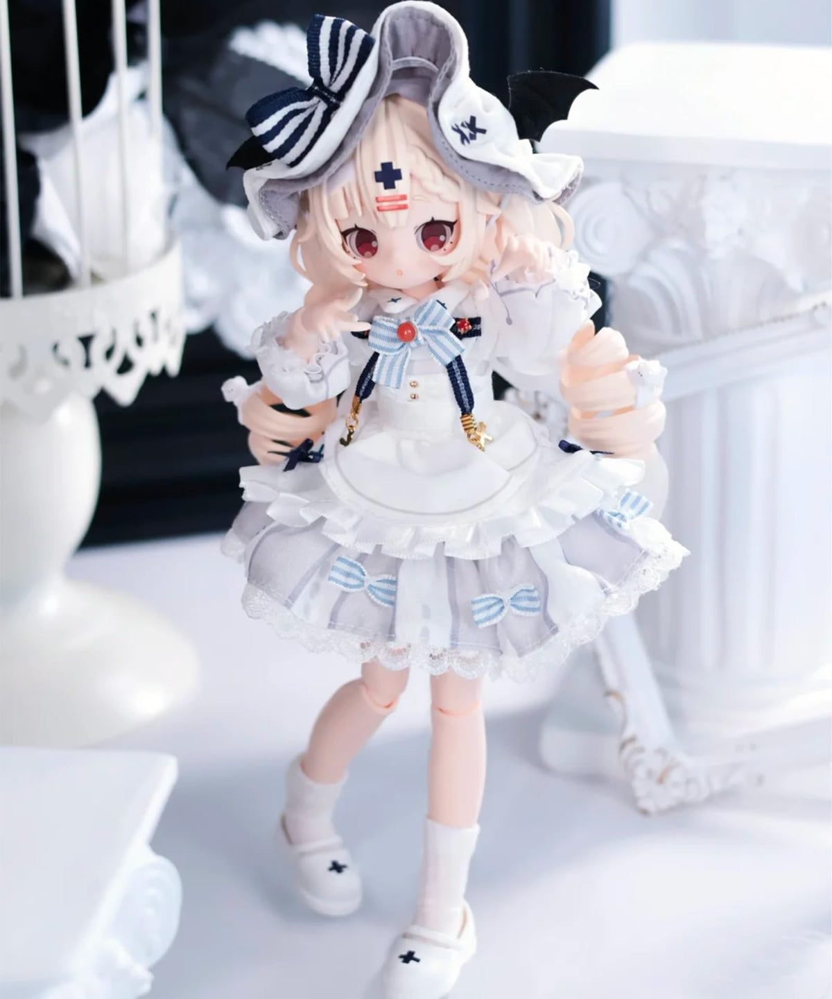 CALEMBOU Sugary Girls joints show natural articulation for posing displays.