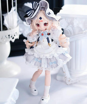CALEMBOU Sugary Girls joints show natural articulation for posing displays.