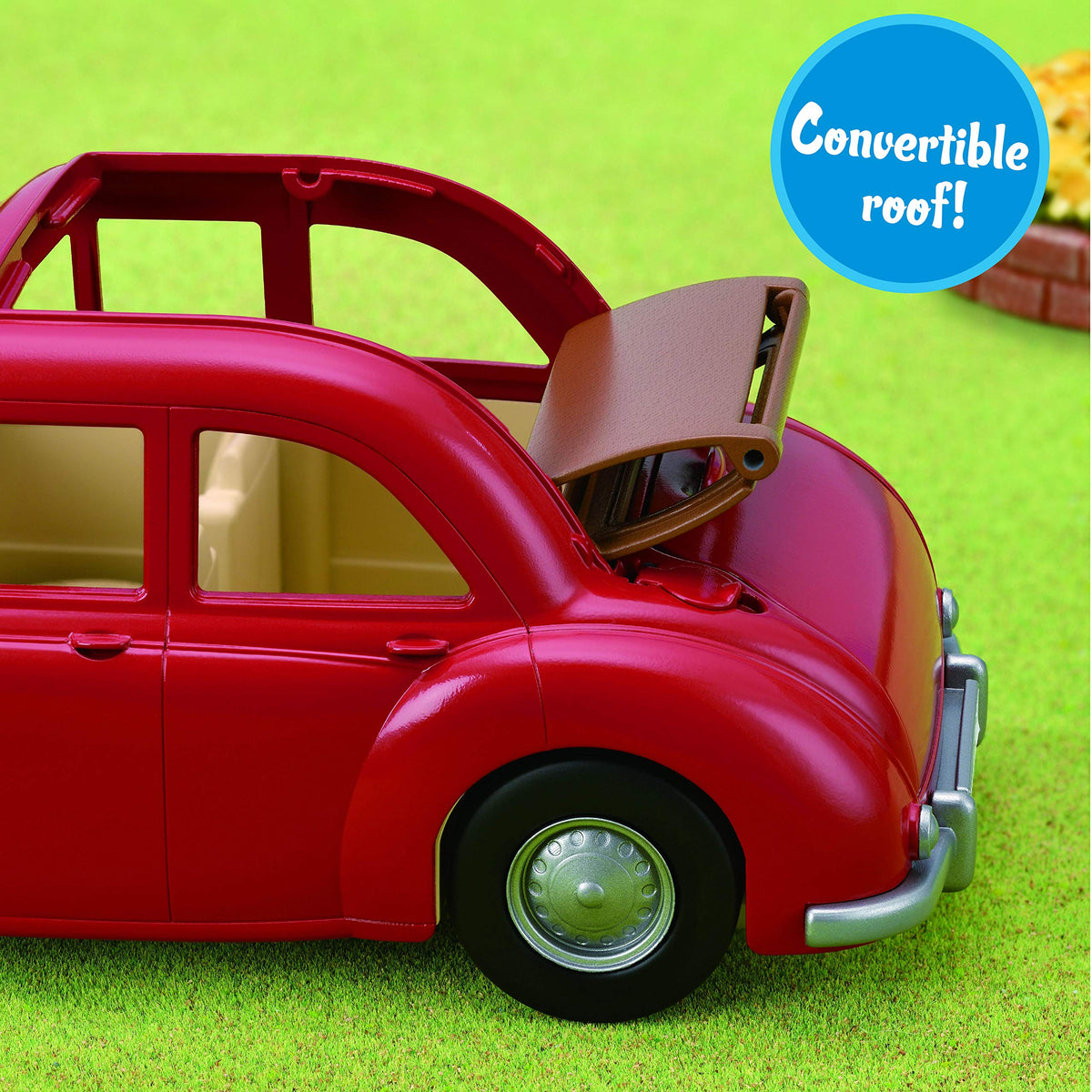 Calico Critters convertible roof opens for sunny play adventures.