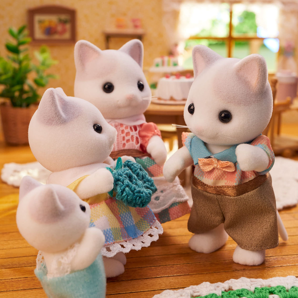 Calico Critters Latte Cat drinks accessory adds realistic tea-time props for play.