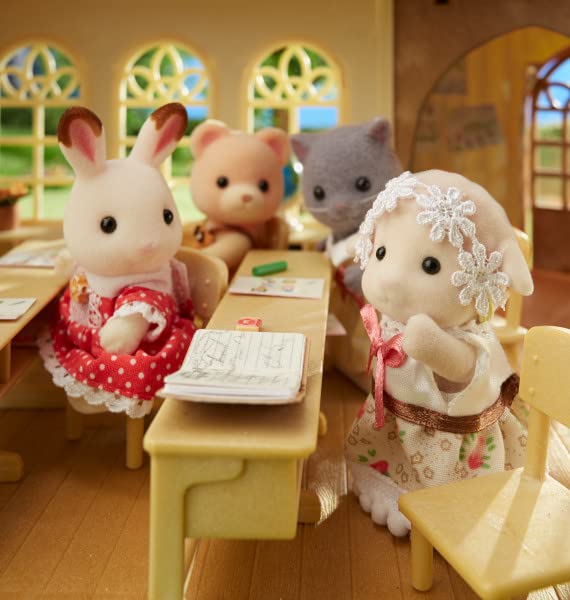 Calico Critters Sheep Family removable clothing detail enables dress-up creativity.