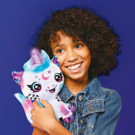 Canal Toys Airbrush Plush easy wash-and-dry care after creative sessions.
