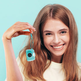 Canal Toys Mini’Cam turquoise USB-C cable; simple file transfer to computer.