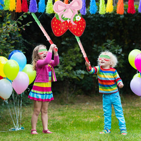 Capoda bright colors enhance photo props and party ambience.