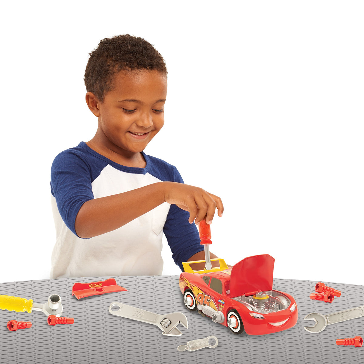 Cars 3 Transforming McQueen Tool Kit instruction guide helps kids start quickly.