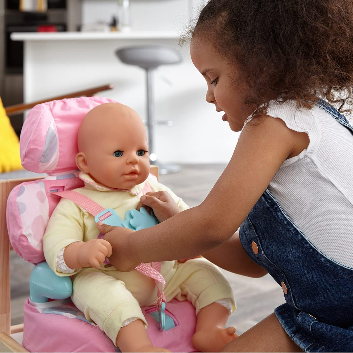 Casdon Baby Huggles adjustable headrest offers comfy support for a range of doll sizes during playtime