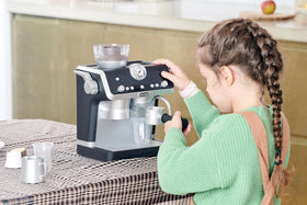Casdon De'Longhi toy coffee machine moving parts for hands-on pretend barista action