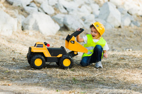 CAT Play and Ride easy-grip handles support confident steering during play