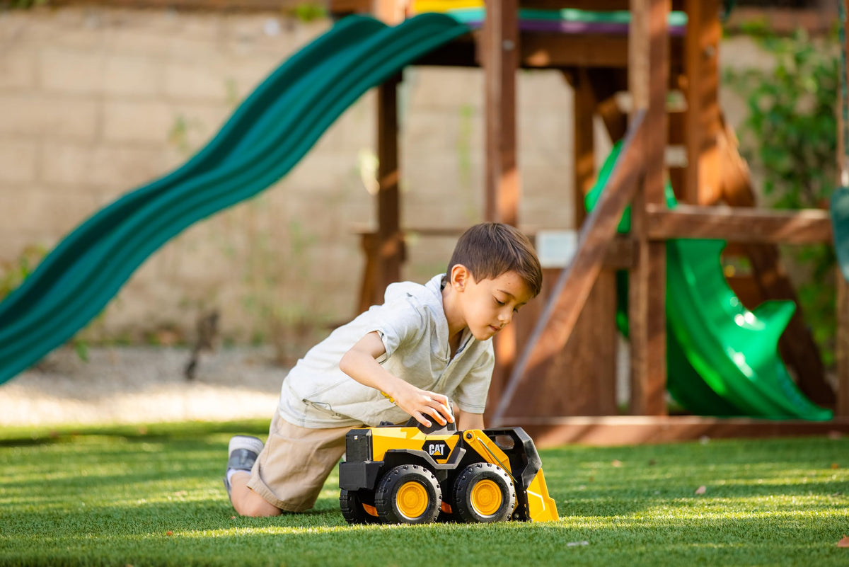 CAT Real Steel Max Wheel Loader durability emphasizes tough, long-lasting play on multiple surfaces.
