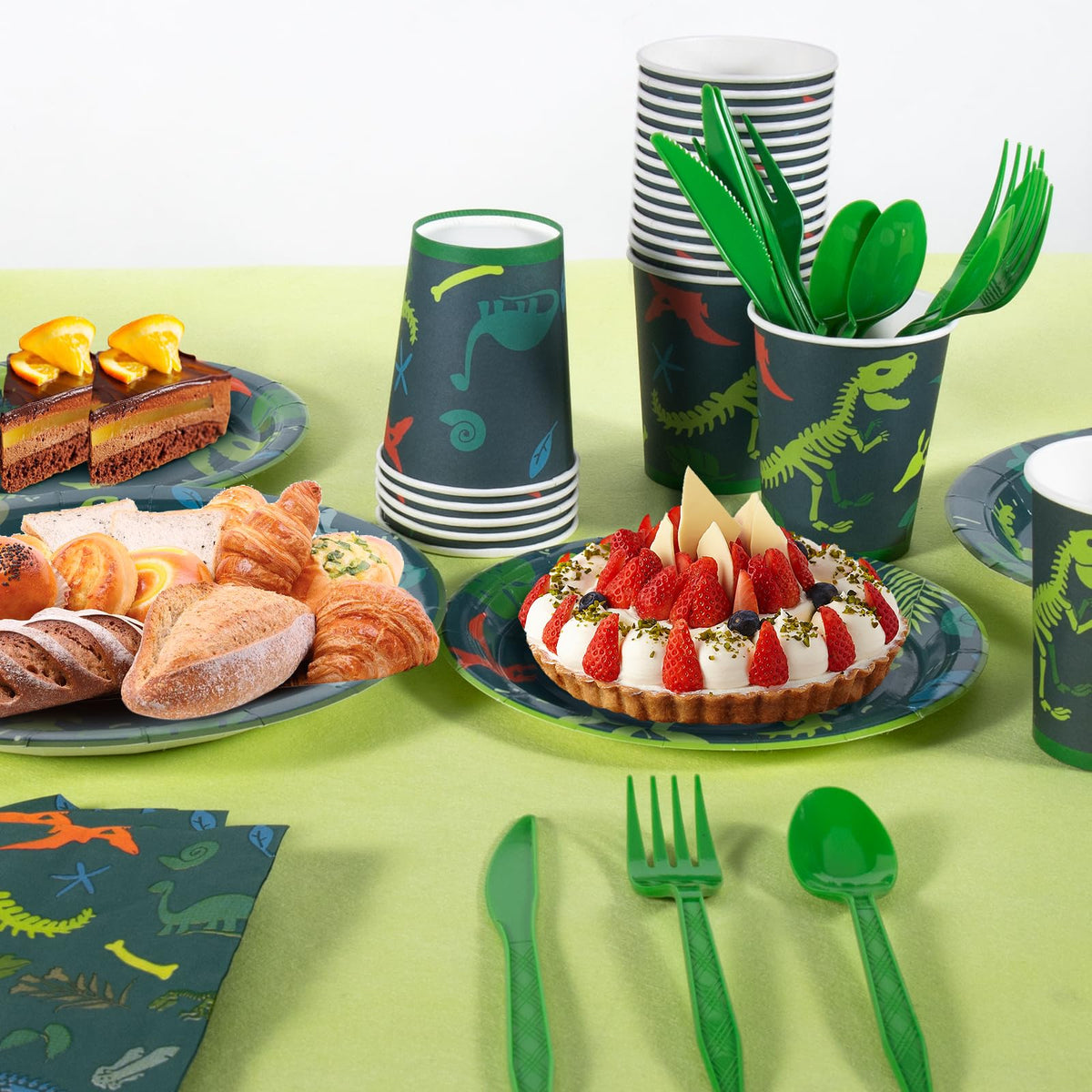 Cecnamt dinosaur 9 oz cups for mess free drinks.
