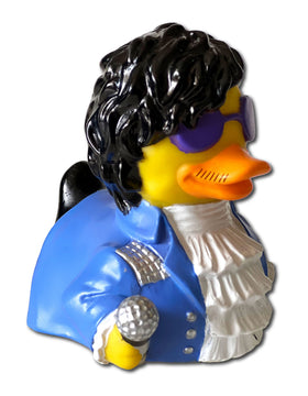 CelebriDucks-up-right-floating-duck shows reliable buoyancy in water.