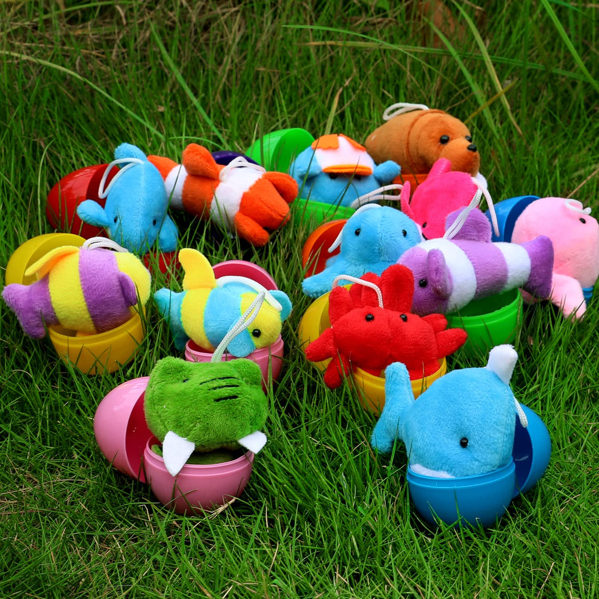 CHAXUNTEN mini whale plush, cuddly decor for shelves or claw machine prizes.
