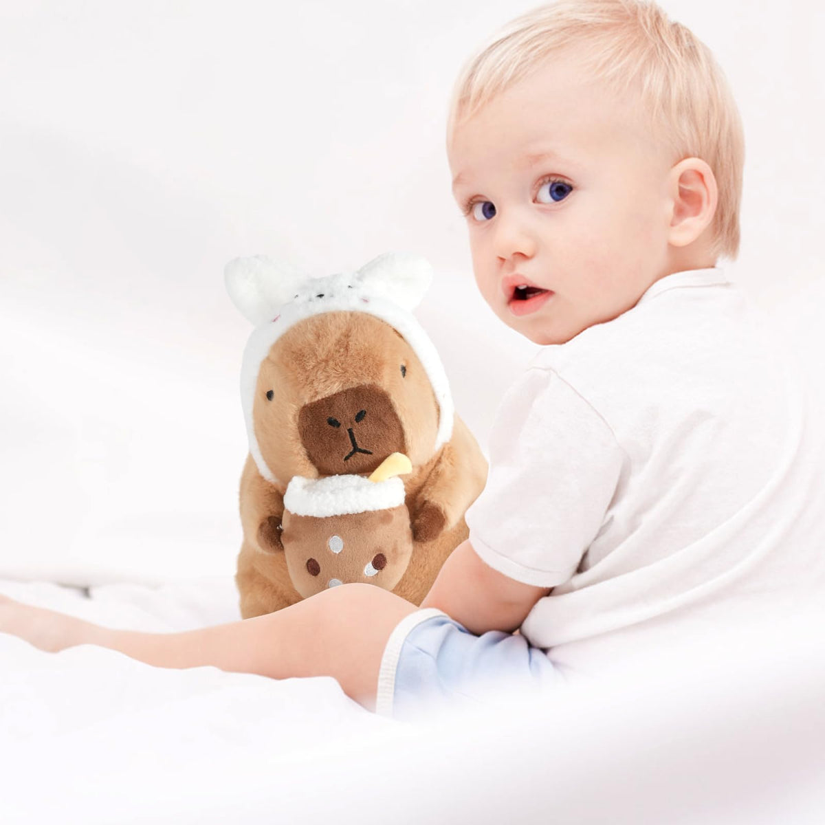 CHDBLOCK capybara plush decor ideal for desks and shelves.