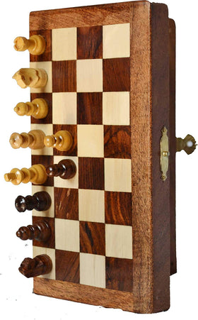 ChessBazar compact travel case supports easy packing.