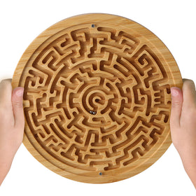 CHILLKITYPET round wooden labyrinth close-up shows safe, burr-free edges for children.
