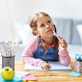 Chinco pencil barrel with paw prints, a playful design kids love.