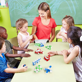 Chivao kids playing snake puzzle enhances hands-on focus and fun.