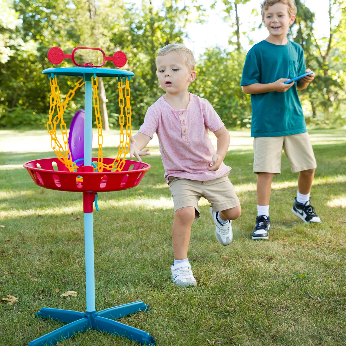 Chuckle & Roar portable storage basket keeps the set together.