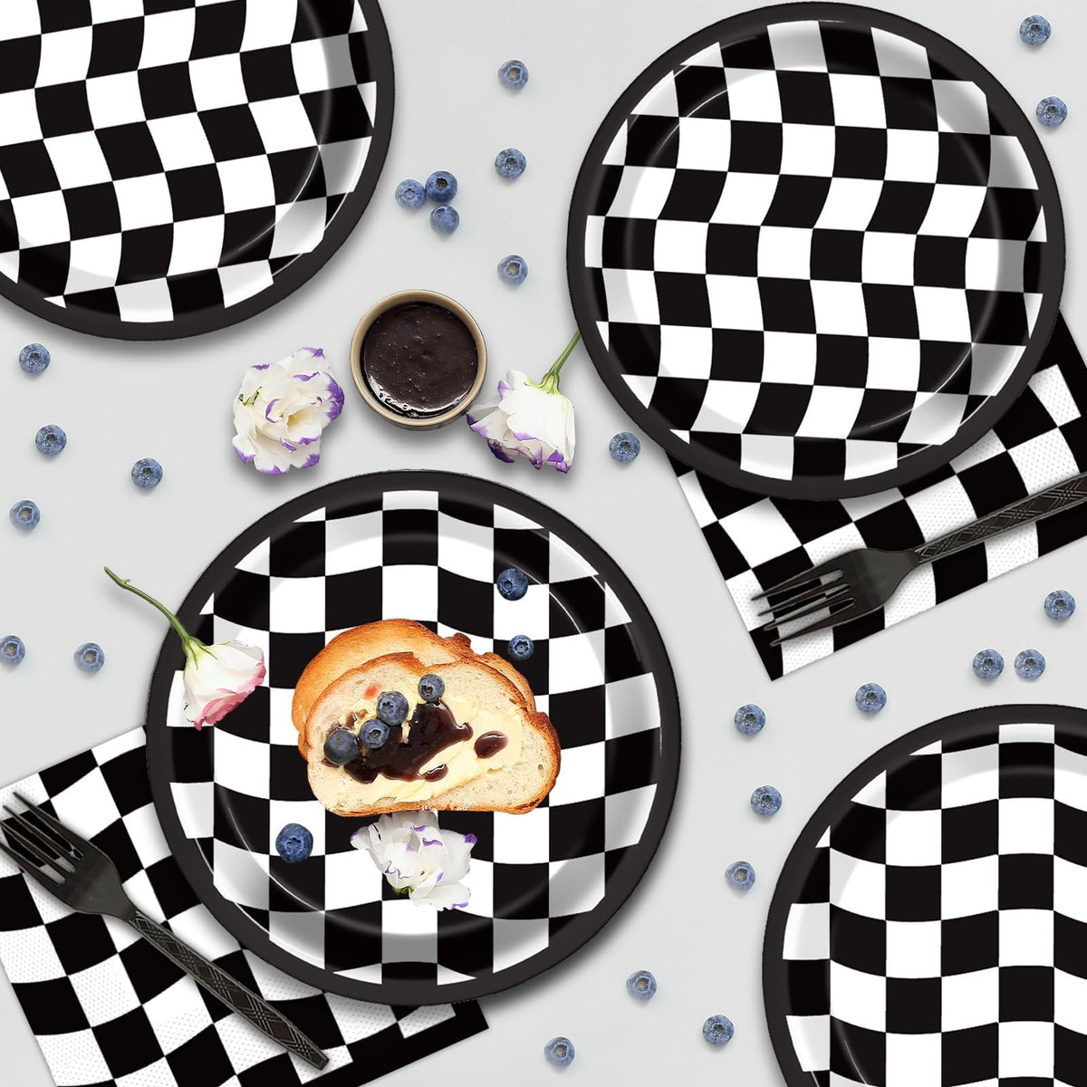 CHUNNIN disposable tableware simplifies cleanup after lively celebrations.