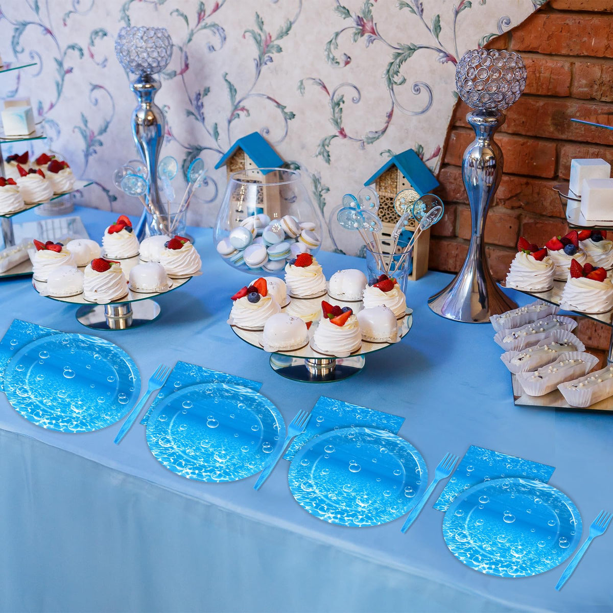 CHUNNIN ocean party tableware pack simplifies setup and cleanup.