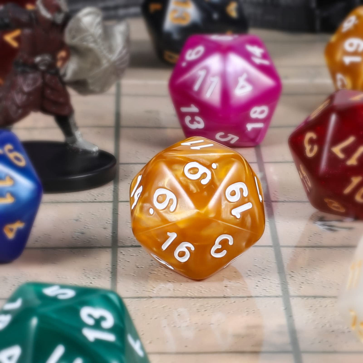 CiaraQ polyhedral D20 with precise balance from quality mold