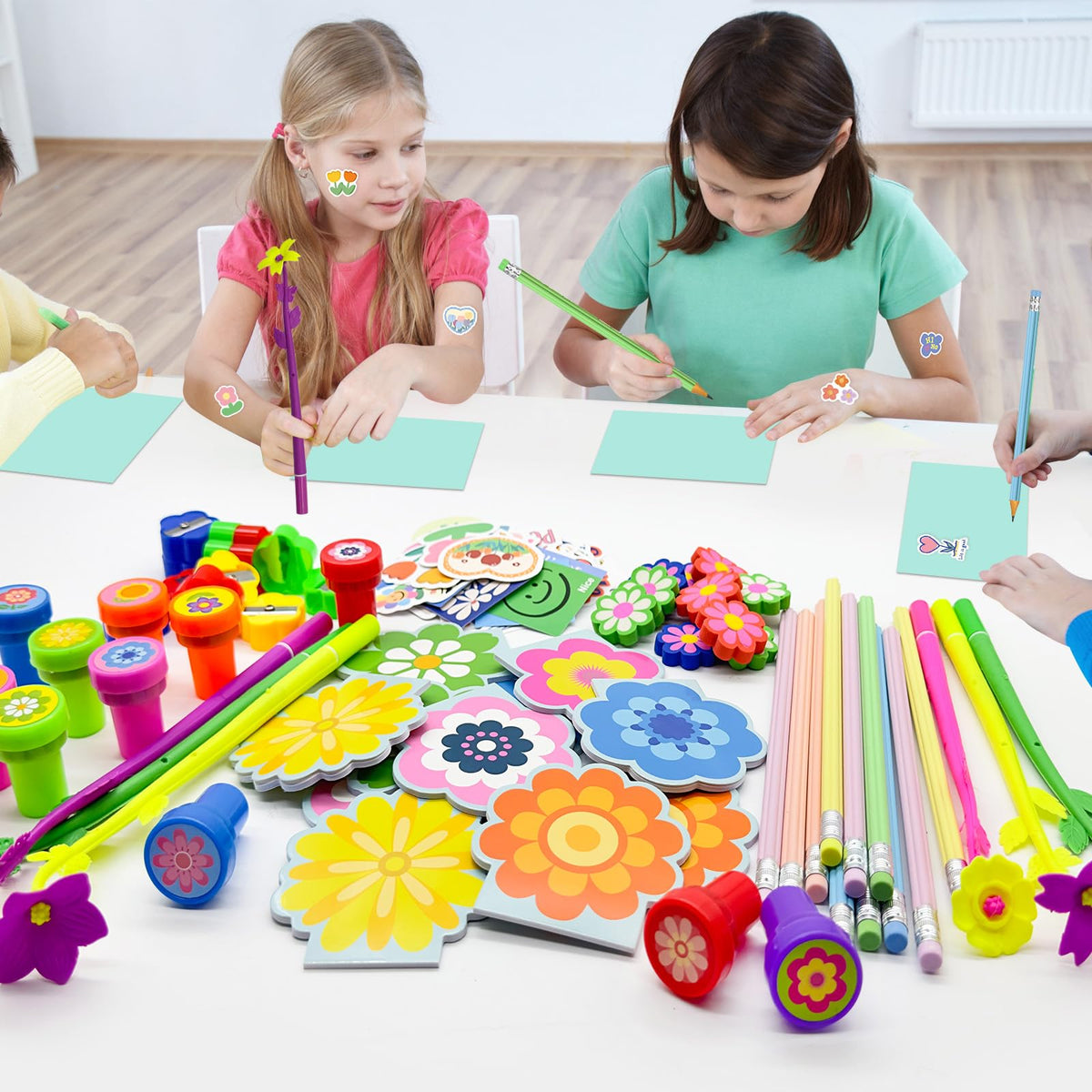 Cinrobiye daisy stamps for playful marks on worksheets and crafts