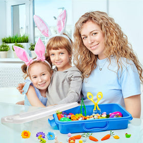 Cinrobiye chicks support cooperative play and imaginative scenes.