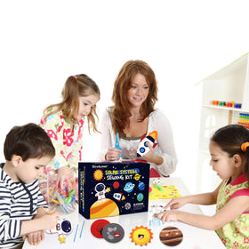 CiyvoLyeen easy-to-follow instructions help kids stitch confidently.