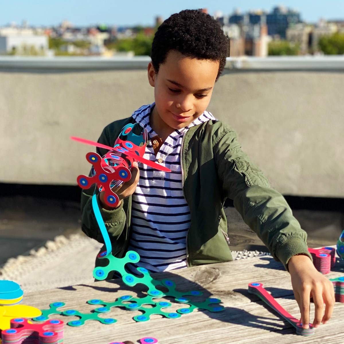 Clixo Rainbow 42-piece pack building in progress demonstrates secure magnet connections.