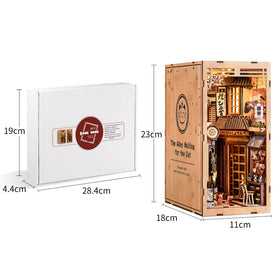 Clover&Clover decorative kit looks stunning when displayed with books.