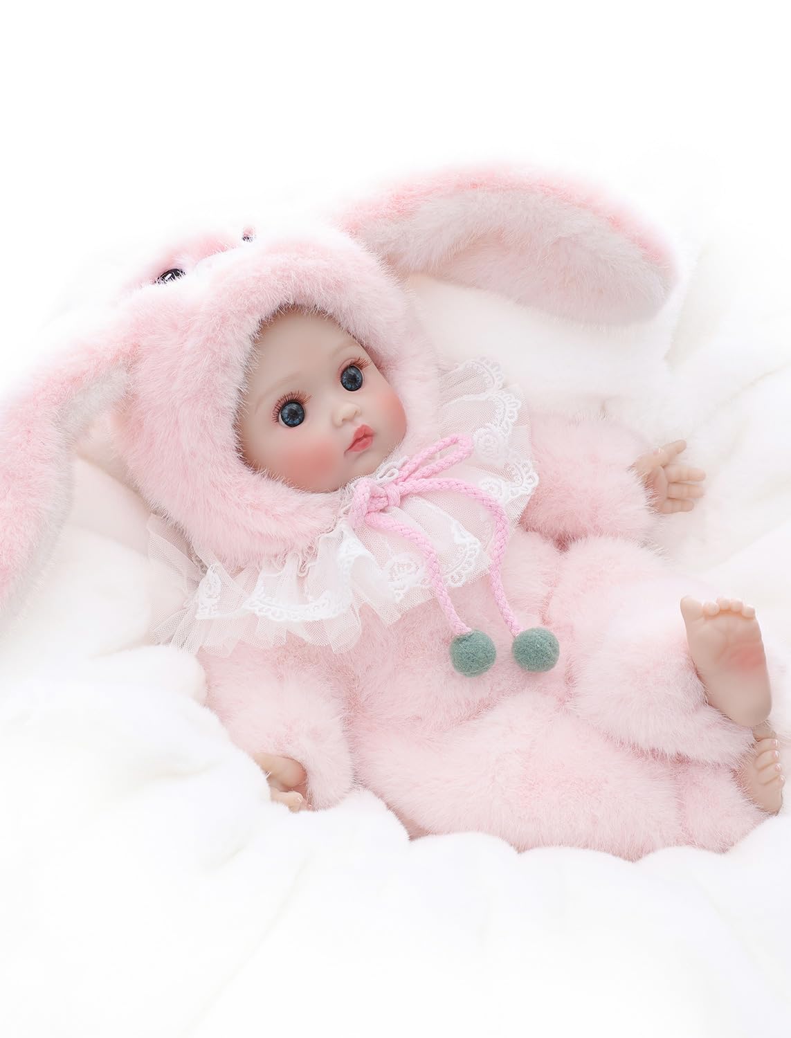 Cloveray 15inch soft-cloth body enables easy cuddling during outings and quiet moments.