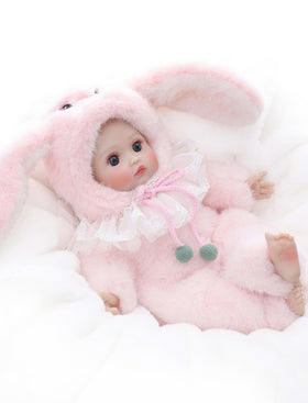 Cloveray 15inch soft-cloth body enables easy cuddling during outings and quiet moments.
