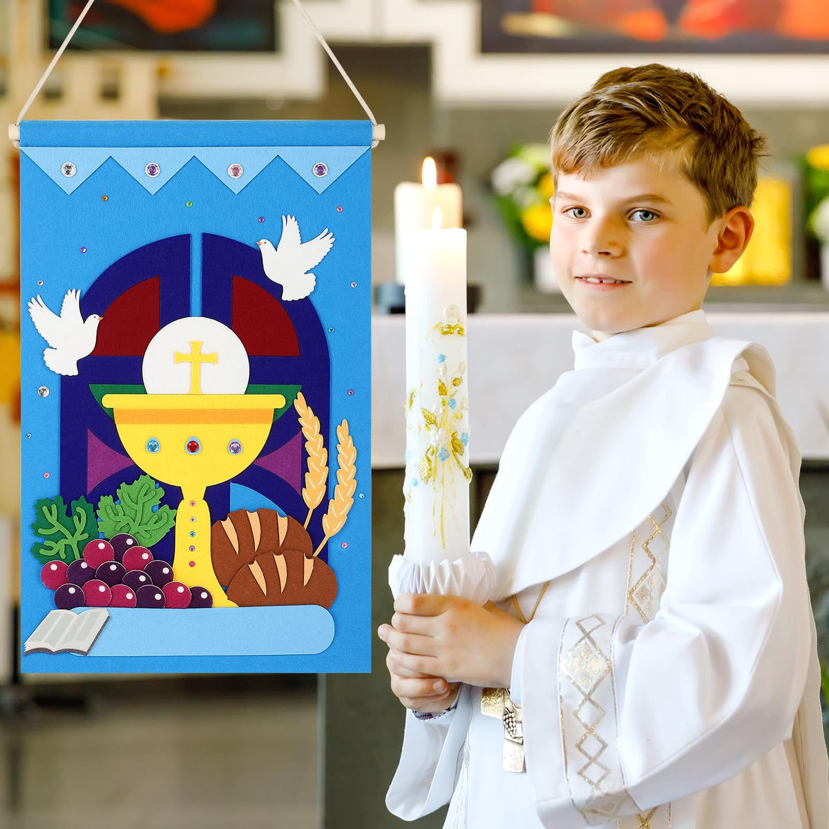 COCHIE DIY craft kit for kids to decorate with felt shapes.