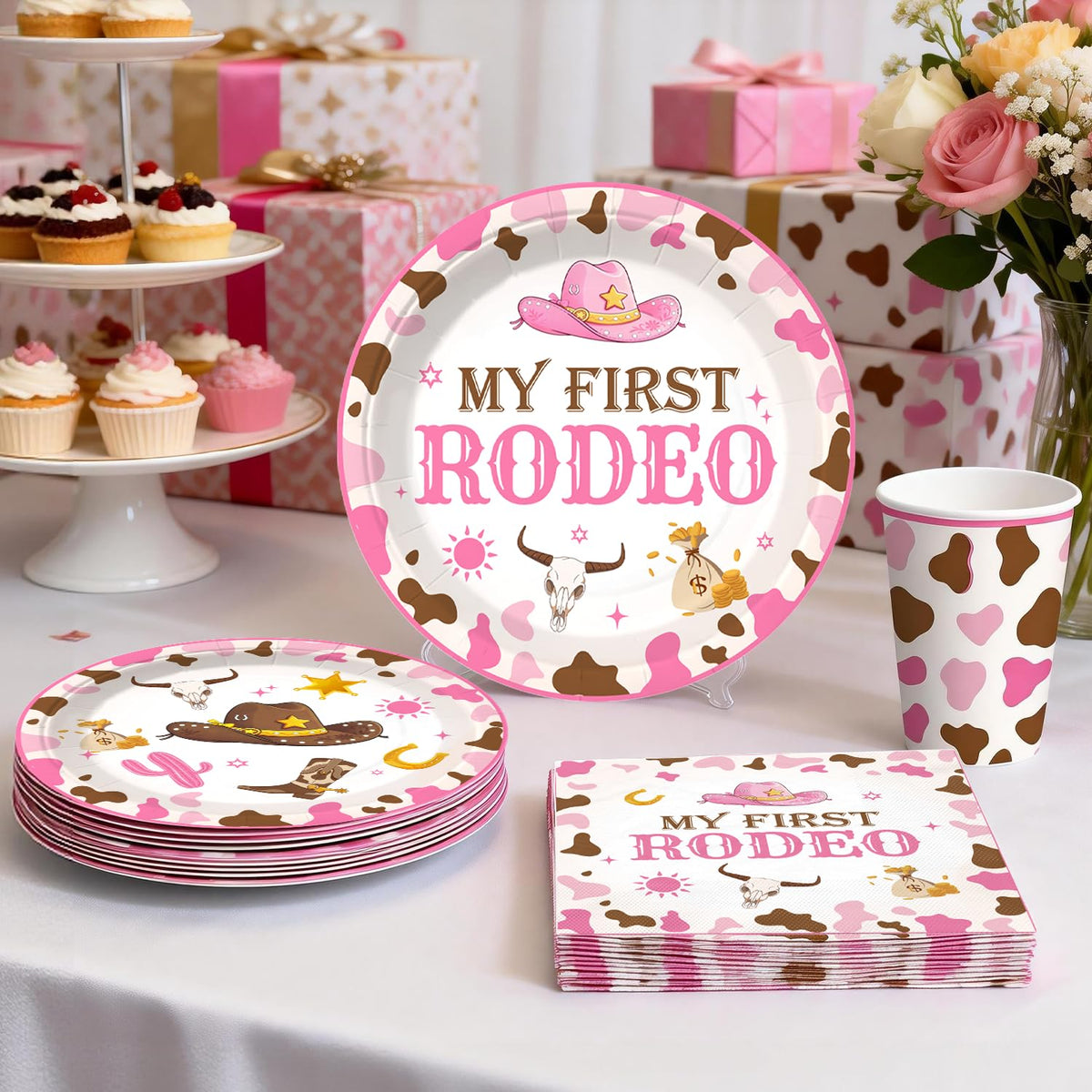 Cocomigo cake topper complements the western theme with a cute finish