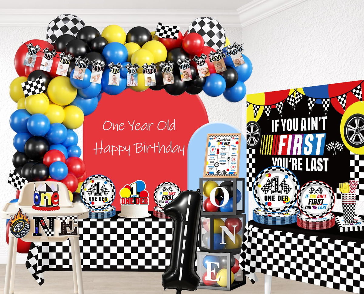 Cocomigo foil balloons provide shiny accents for photos.