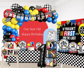 Cocomigo foil balloons provide shiny accents for photos.
