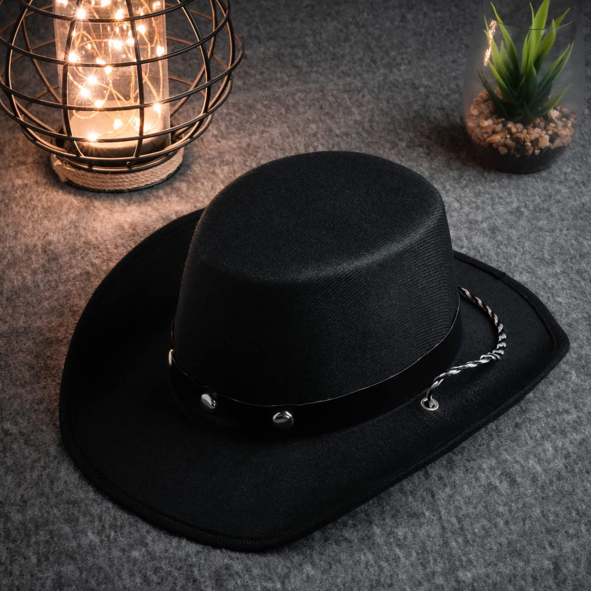 Collect Present one-size-fits-most cowboy hat protects face from sun outdoor events