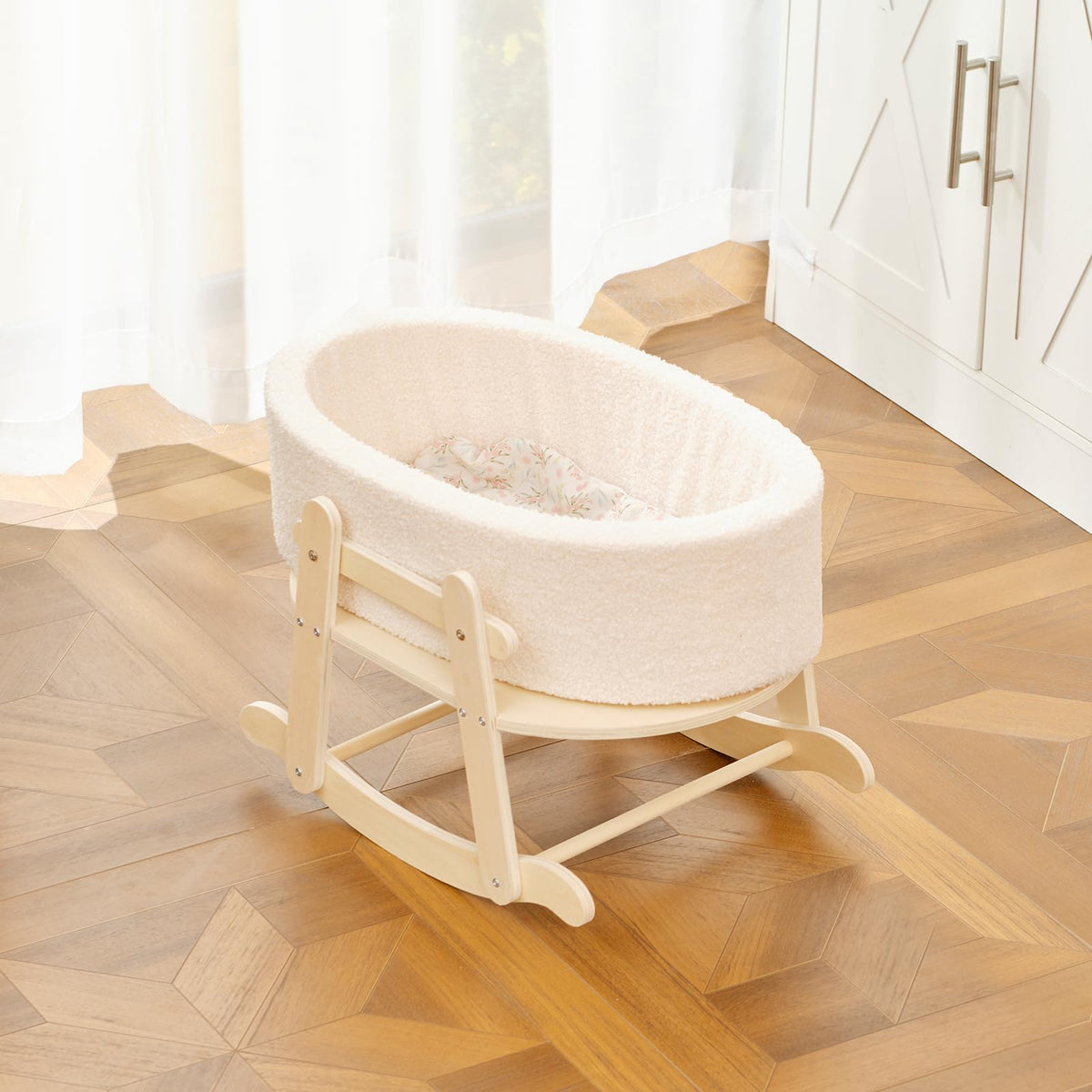 Cookie Bunny easy-assembly doll bassinet demonstrates quick setup and kid-friendly use.