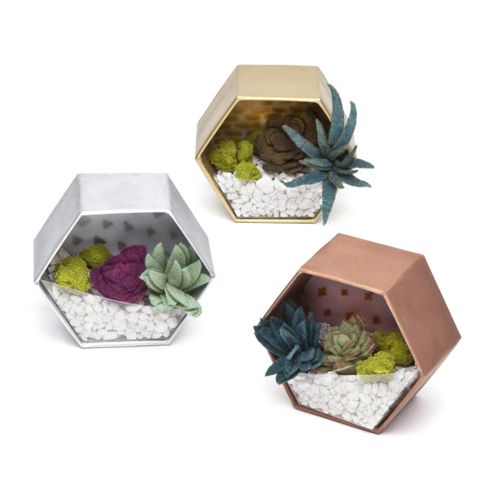 Craft Crush faux moss layer adds natural texture to display