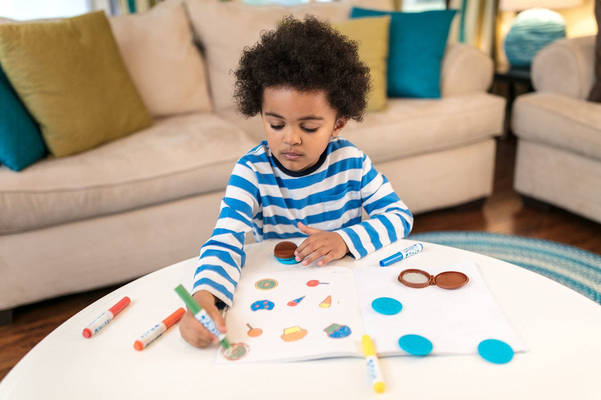 Crayola Color Wonder set showing colors on paper without mess
