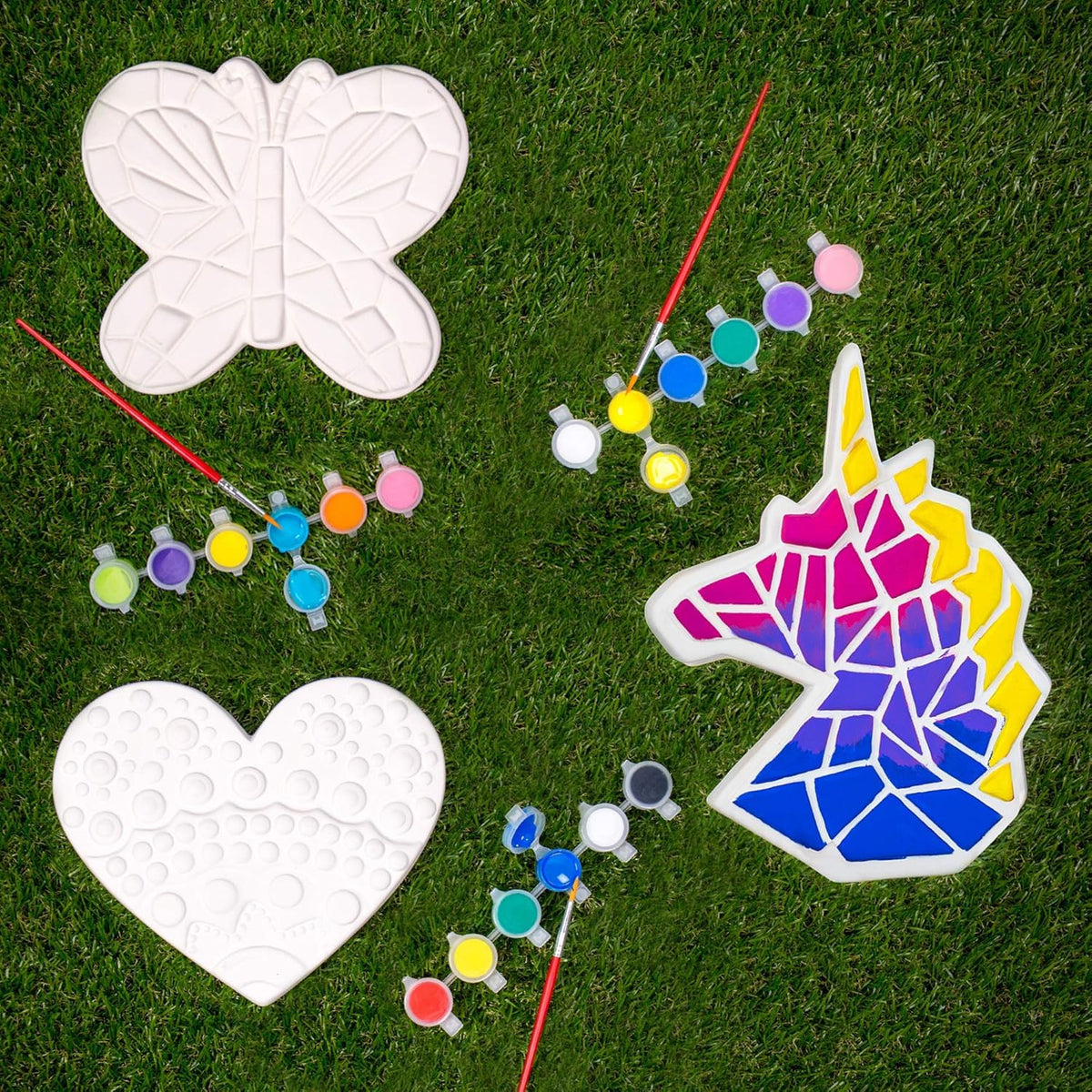 Creative Roots unicorn stepping stone kit ideal for imaginative crafts.