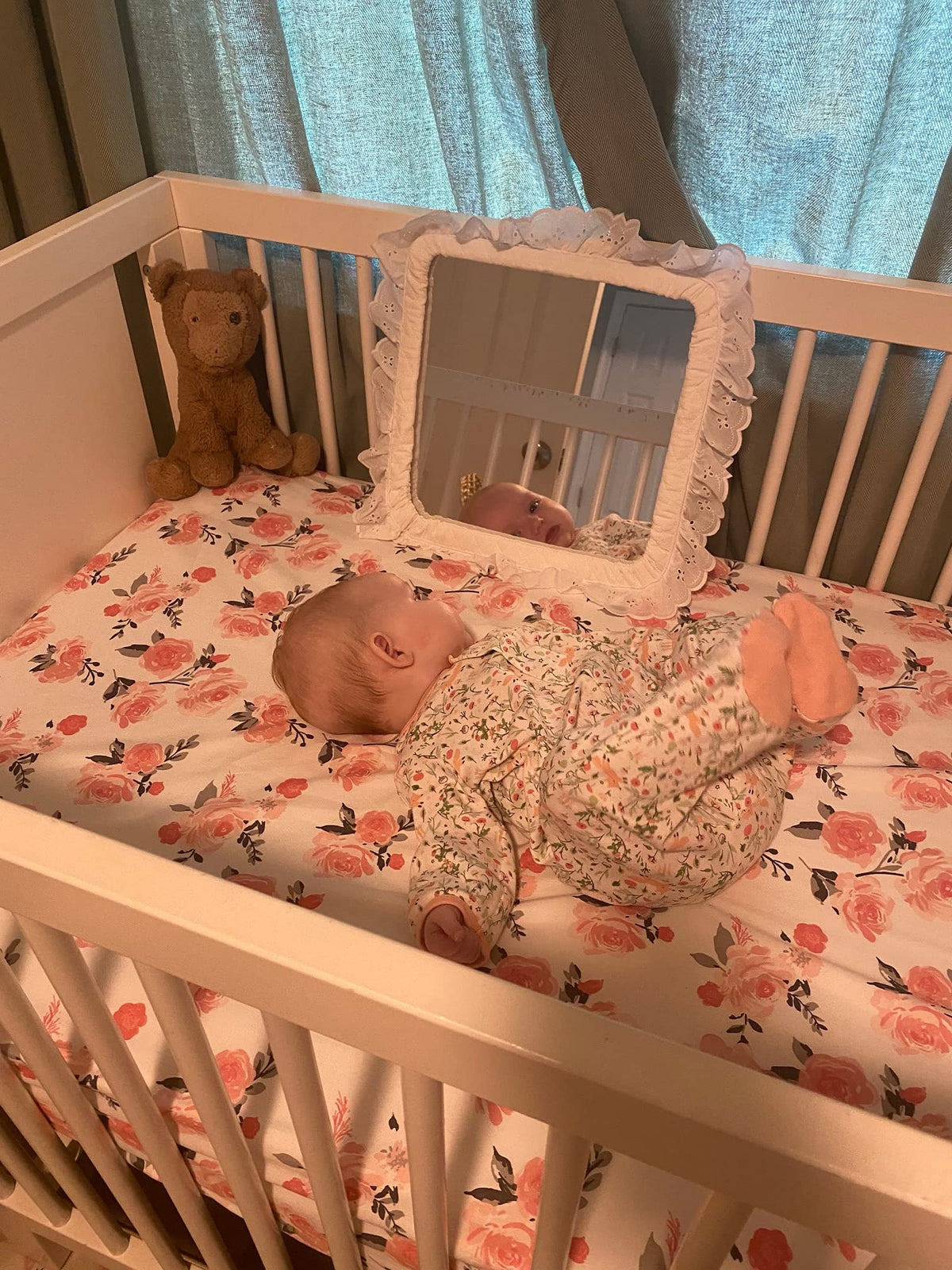 Cribby unbreakable acrylic ensures clear, distortion-free reflections for babies.