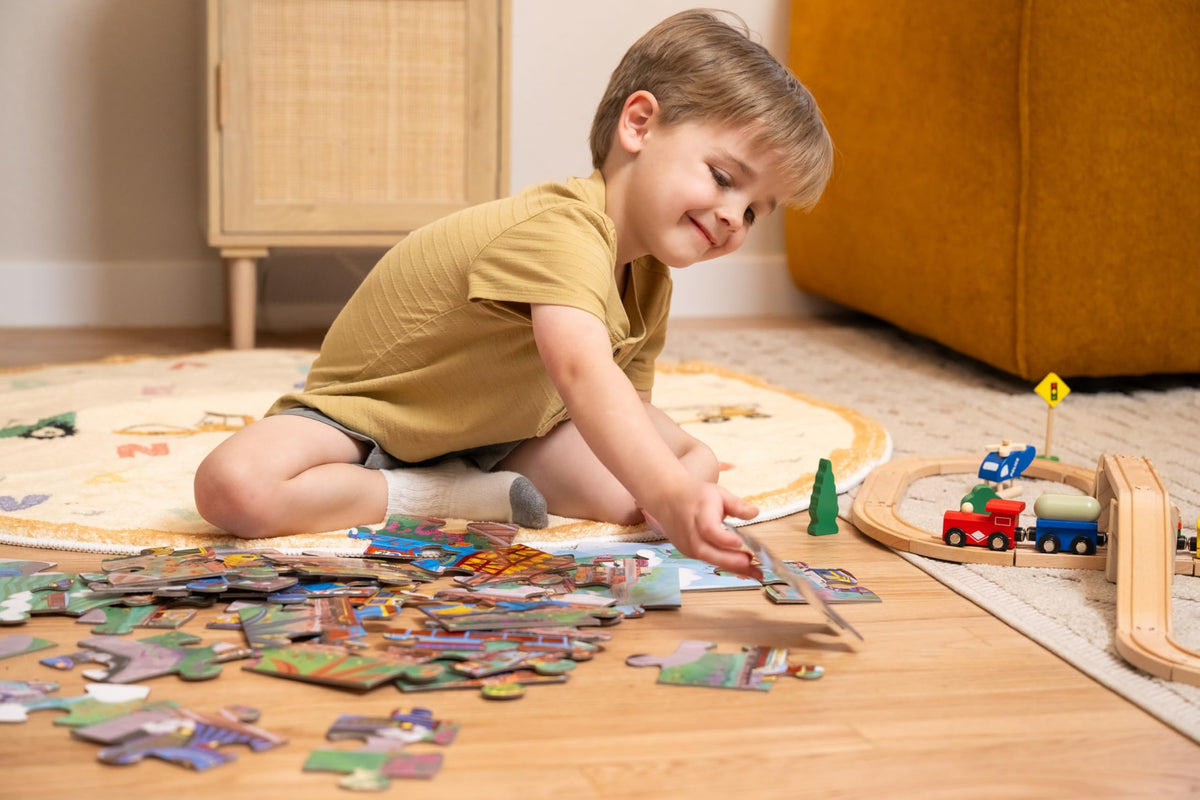 Crocodile Creek aquarium puzzle colorfully illustrated scene enhances early problem-solving skills.