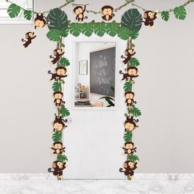 Ctosree party hanging banner elevates jungle-themed celebrations.