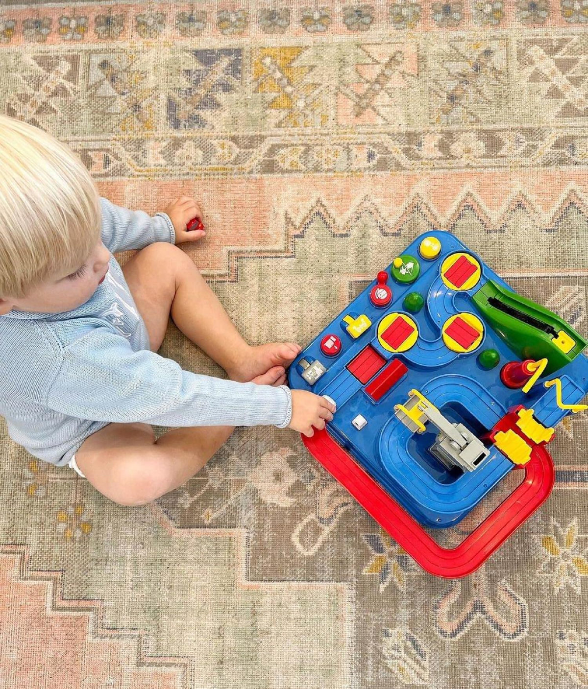 Cubifun gift-ready packaging enhances gifting for young racers.