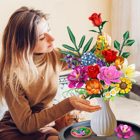 CUBIMANA adjustable petals and leaves for customizable bouquet shapes.