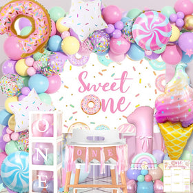 Daidle 1st birthday highchair banner enhances charming baby photos.