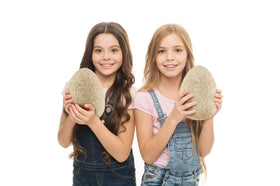 Dan&Darci Jumbo Dino Egg opened to reveal twelve hidden dinosaurs for interactive discovery.